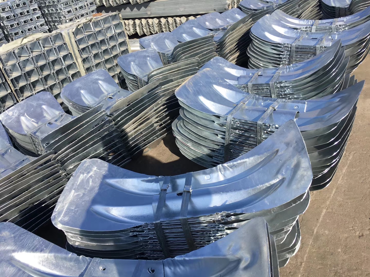 Hot Dipped Galvanized Steel Highway Guardrail Fishtail End for Road Protection Barrier