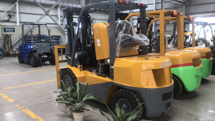 3.5 Ton Counterbalance Forklift Truck , 4780kg Solid Tires Power Lift Forklift