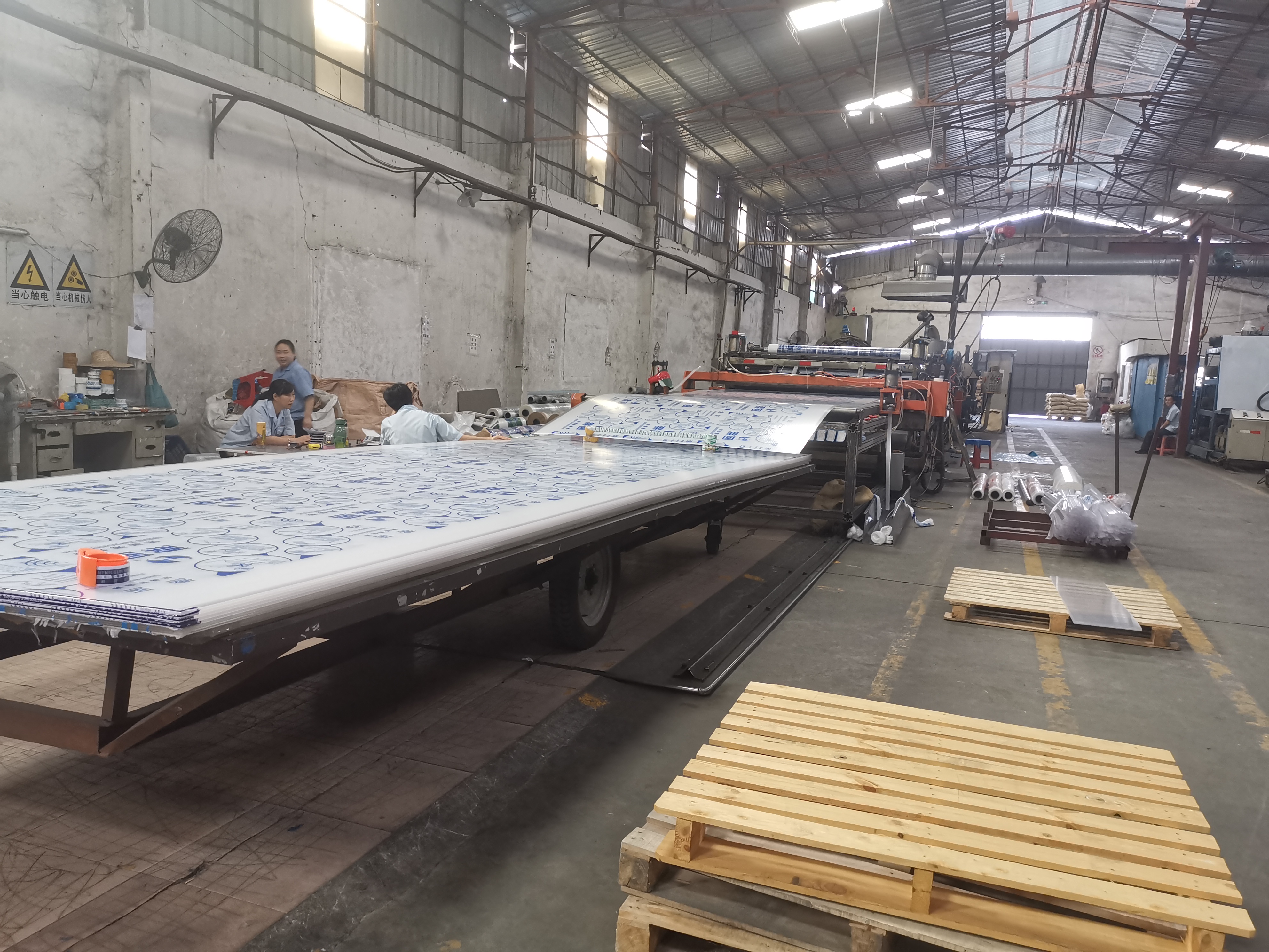 High-Performance 16mm Four-Layer Polycarbonate Sheet with Multi-Wall Design for Thermal Insulation and Impact Resistance