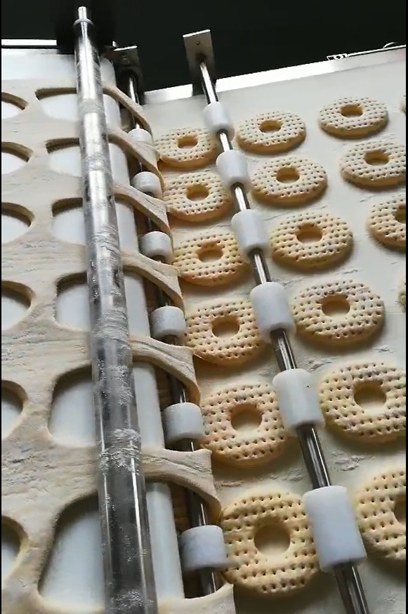 High Capacity Donut Production Line Semi-Automatic Donut Molding Line For Food Factory