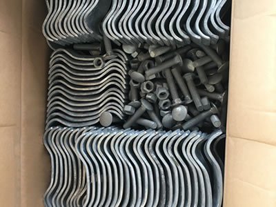Many Australia temporary fence clamps and bolts and nuts packaged with carton.