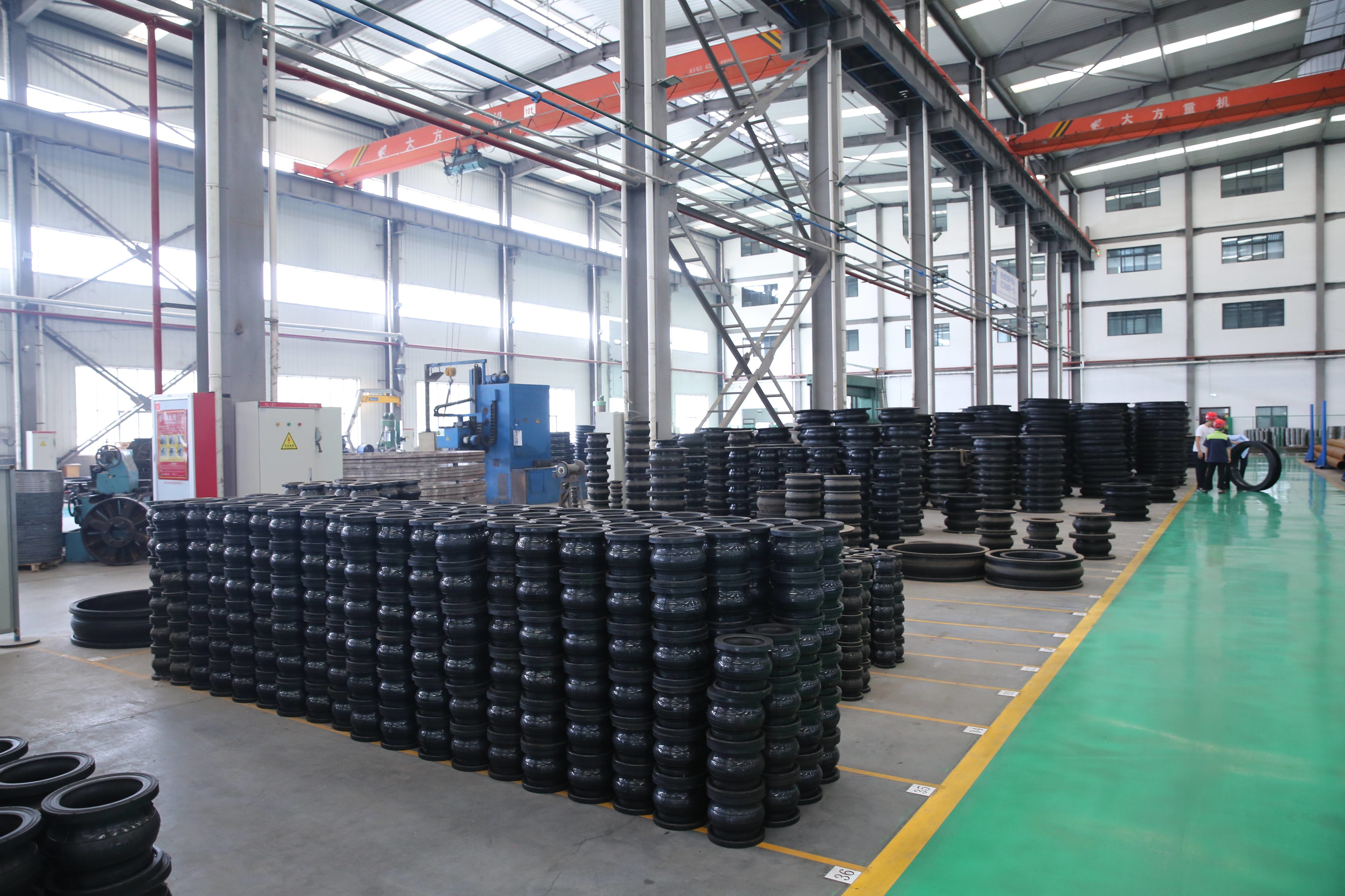 High Vibration Damping Single Sphere Flexible Rubber Joint For 6-40bars PN6-PN40 In Challenging Industrial Settings