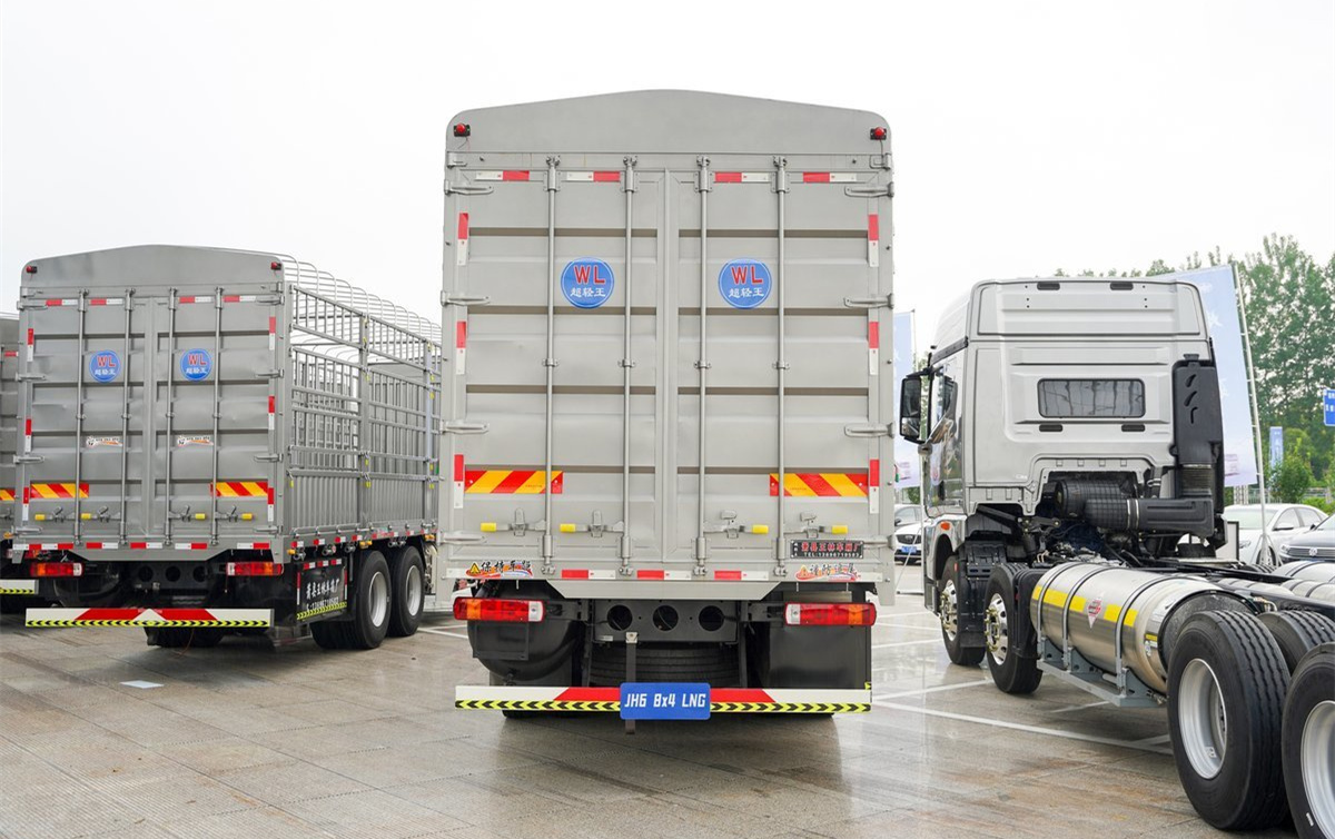 FAW JH6 Heavy Truck Zhizun Edition 2.0 530 Horsepower 8X4 9.4 Meters LNG AMT Automatic Gear Warehouse Grid Truck (liquid Slow)
