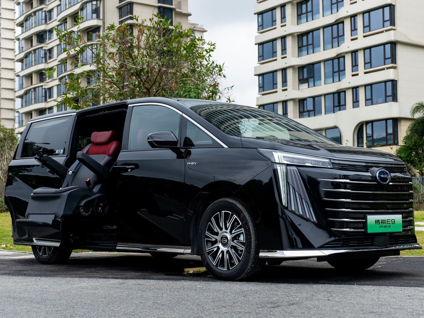 2024 GAC Trumpchi E9 Plug In Hybrid Electric MPV With 1032km Range