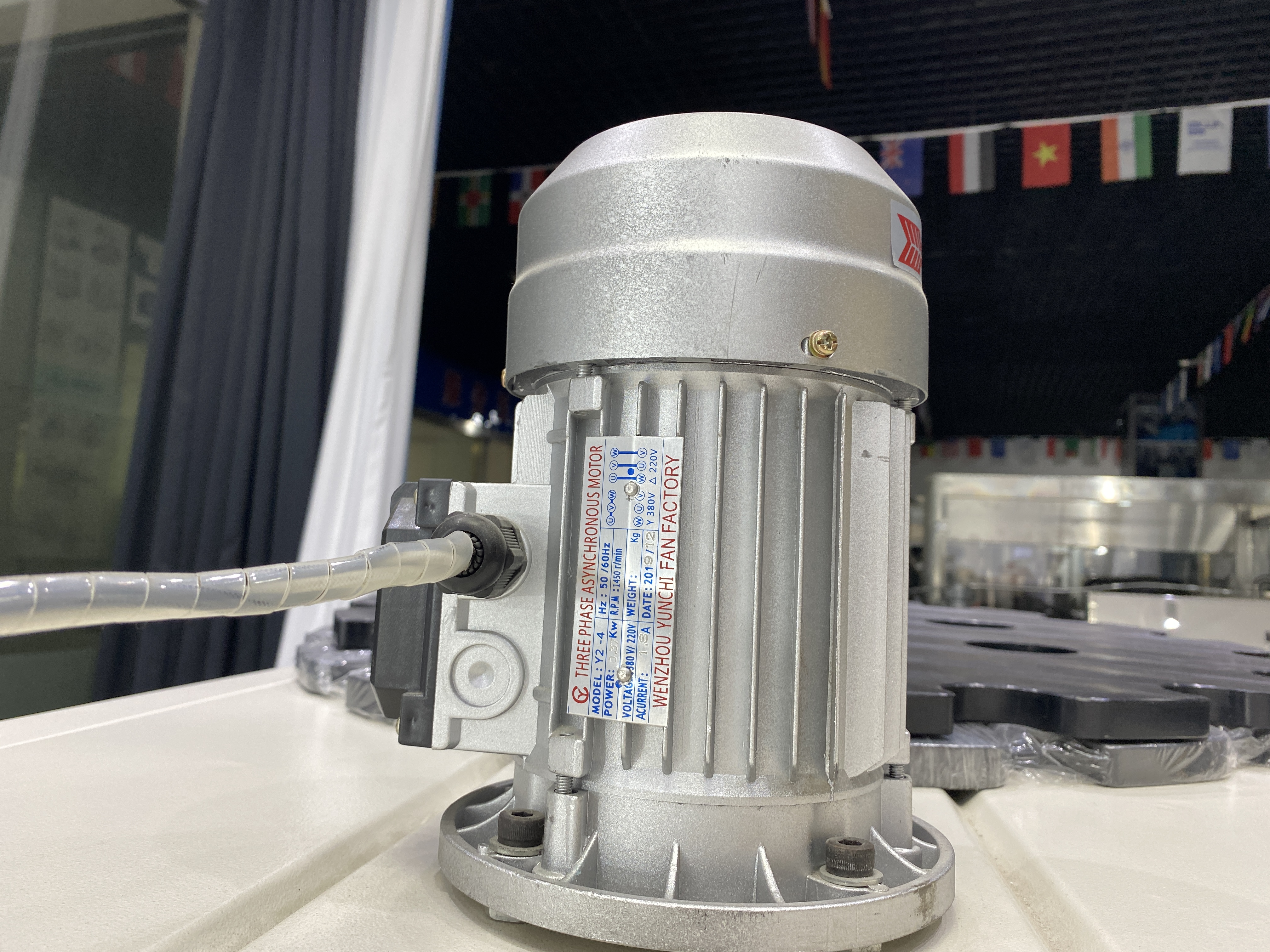 Tunnel Type Pe Film Shrink Wrapping Machine for mineral water bottle