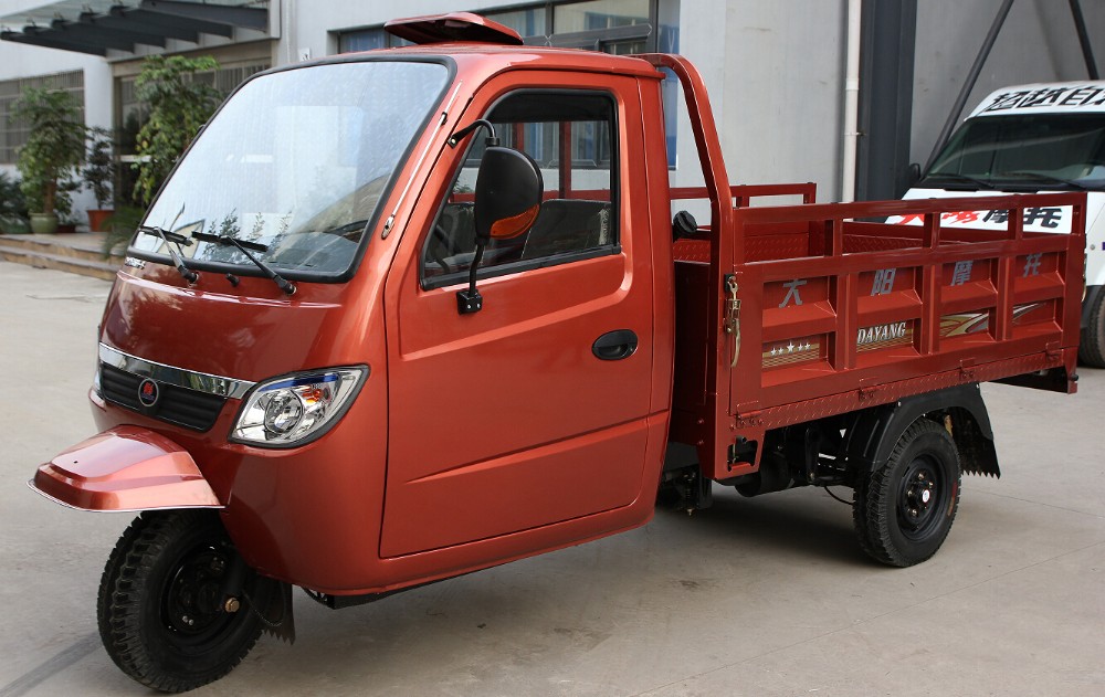 Motorized Tricycle 300CC Carga Triciclo Cargo Red Driving Type Motorized Closed 250cc