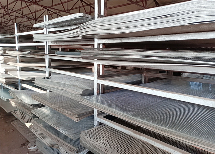 Building Exterior 1220mm Width 2440mm Length Perforated Galvanized Sheet Metal