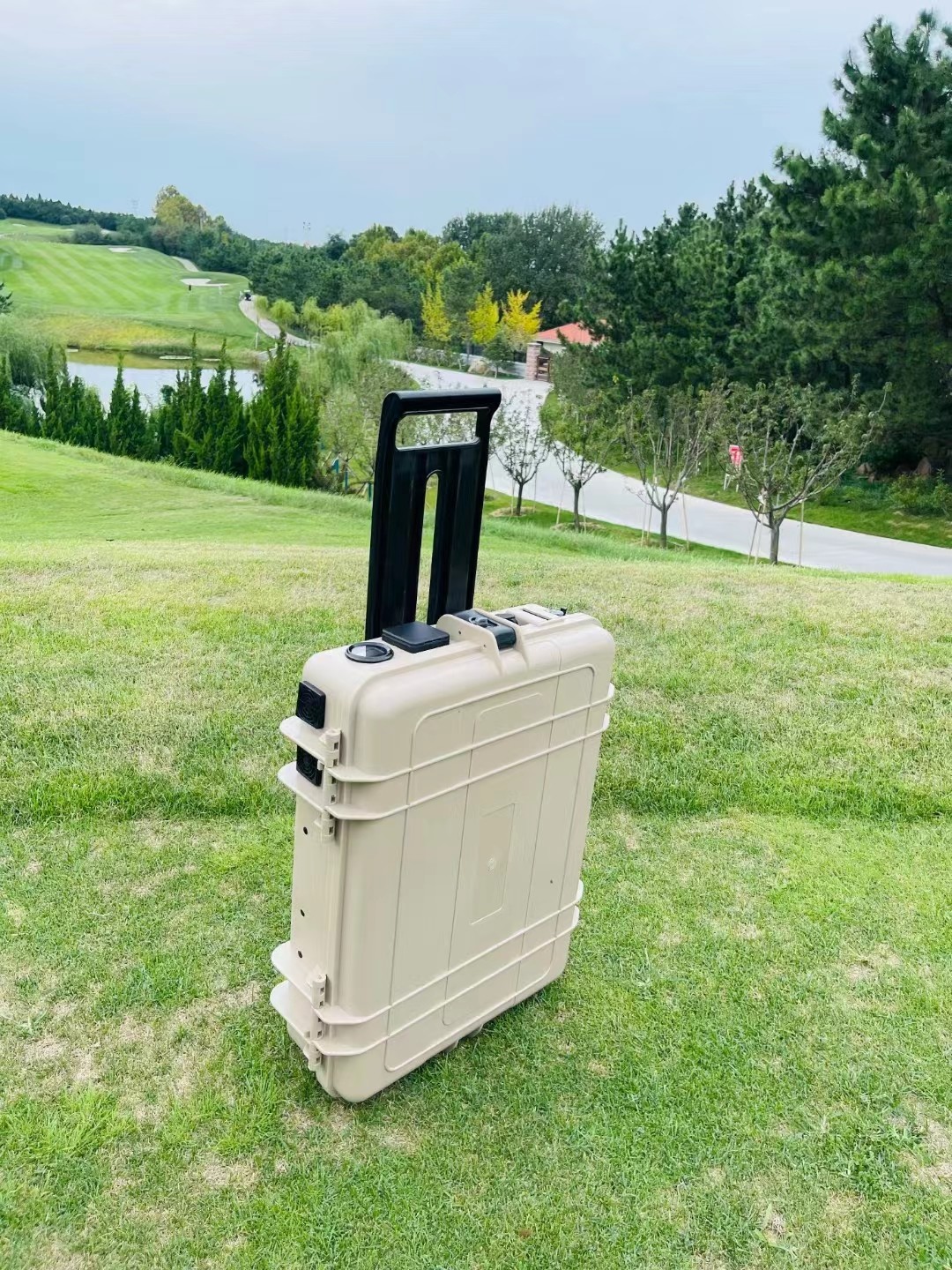 China 51.2V 105Ah Lithium Portable Power Station Solar Generator Energy Storage System on sale
