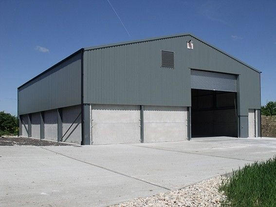 Light Steel Engineering Workshop With Welded Square Column And Corrugated Steel Roof