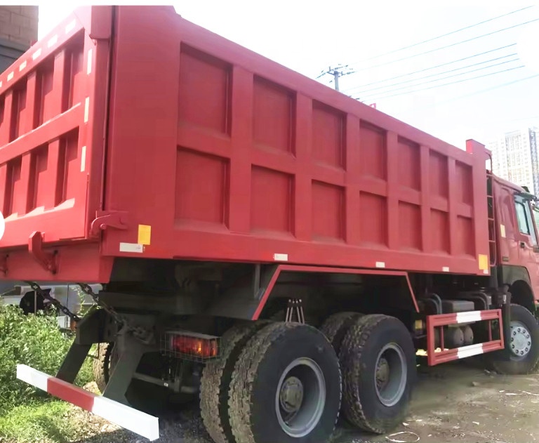 China Sinotruck Howo 6X4 Dump Truck 371HP Tipper Truck