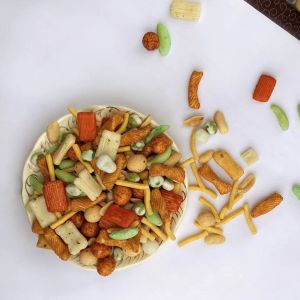 China Spicy Rice Cracker Snacks Normal Temperature Storaged on sale