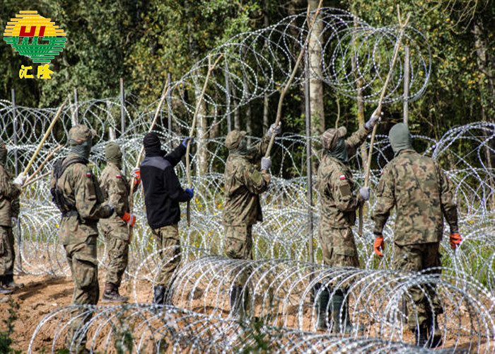 Durable BTO-18 BTO-16 Concertina Razor Wire Fence For Military Defense And Perimeter Protection