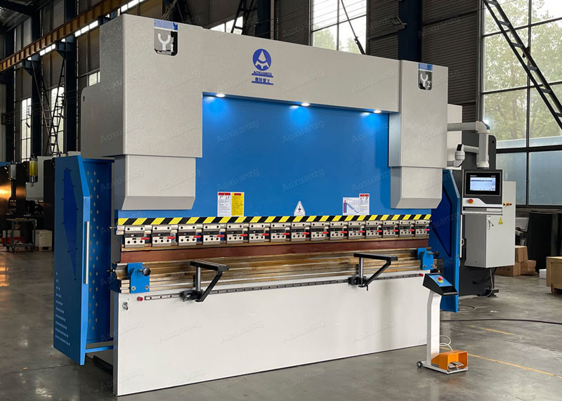 Cnc System 220Tons 3200mm DA53T 4+1 Hydraulic CNC Press Brakes With R Axis Steel Plate Bending Machine