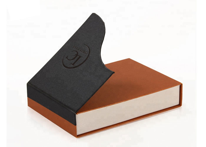 Business Style Magnetic Closure Gift Box Book Shape Size 15 * 11 * 4 Cm