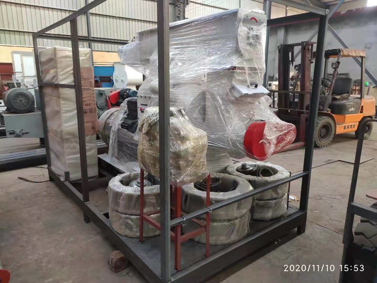 Livestock Pelletizer Animal Pellet Machine 800-1000kg/H Chicken Feed Making Machine