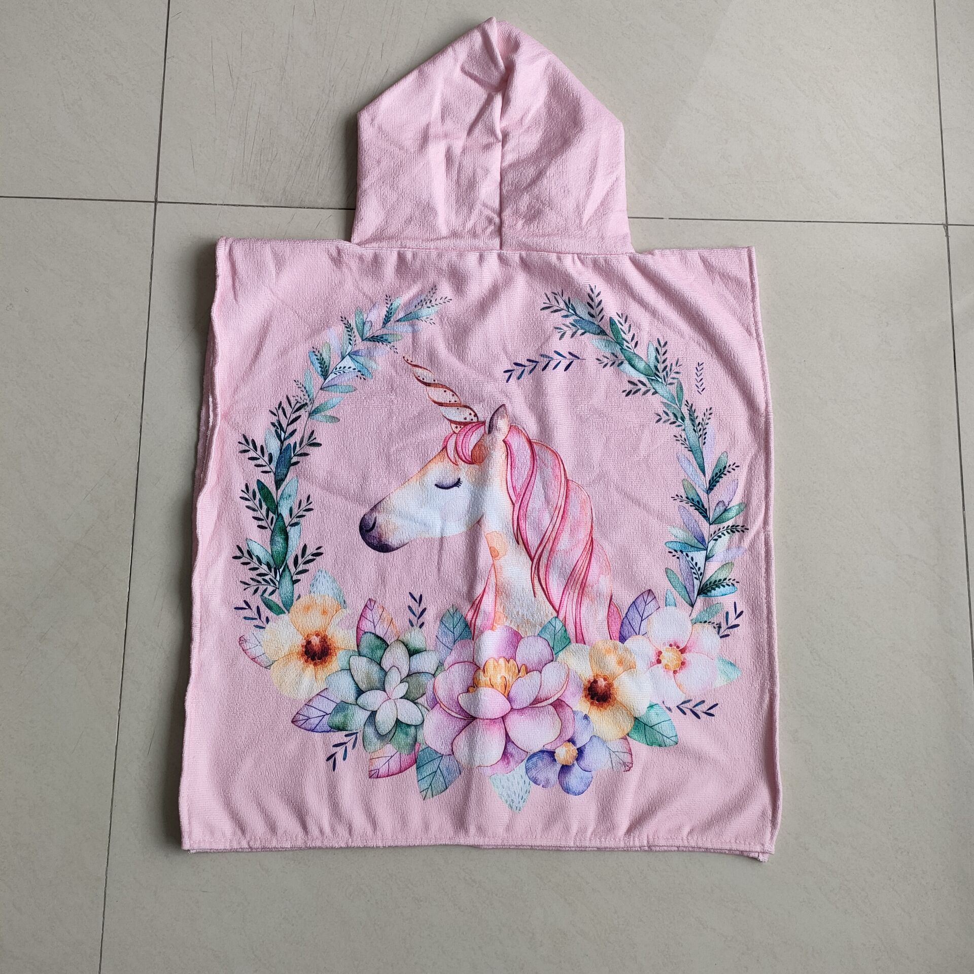 Custom Cartoon Printed Microfiber Kids Hooded Beach Towel Poncho