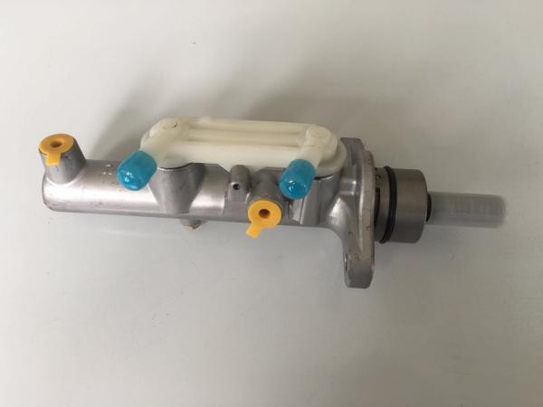 47201-44200 47201-28601 ACM20 Brake Master Cylinder AVENSIS VERSO PICNIC OEM