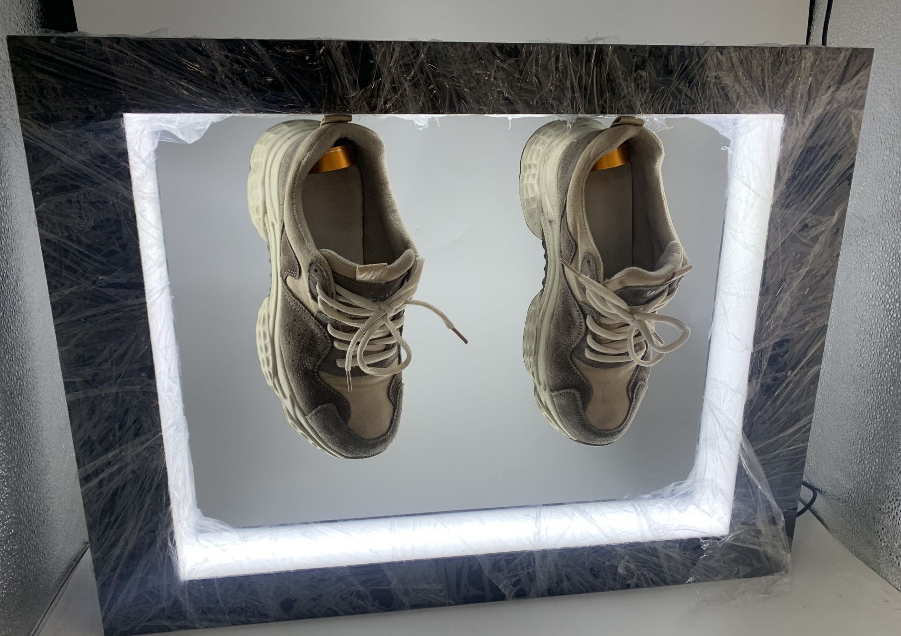 hot sale magnetic levitation double pair shoes display racks with led light