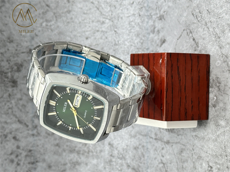 Men Silver Timepiece Stainless steel Strap Quartz Wristwatches