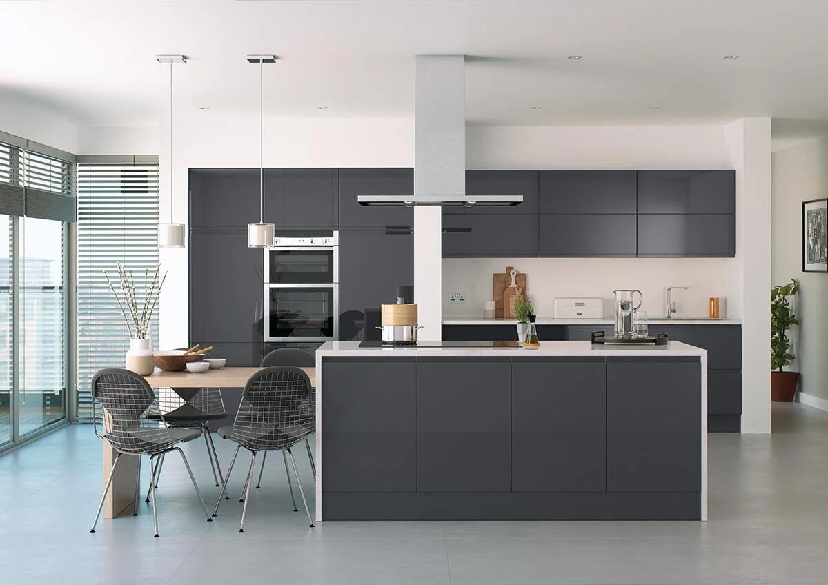 Villa/Apartment Kitchen Cabinet with HDF Door Material and Customized Finish