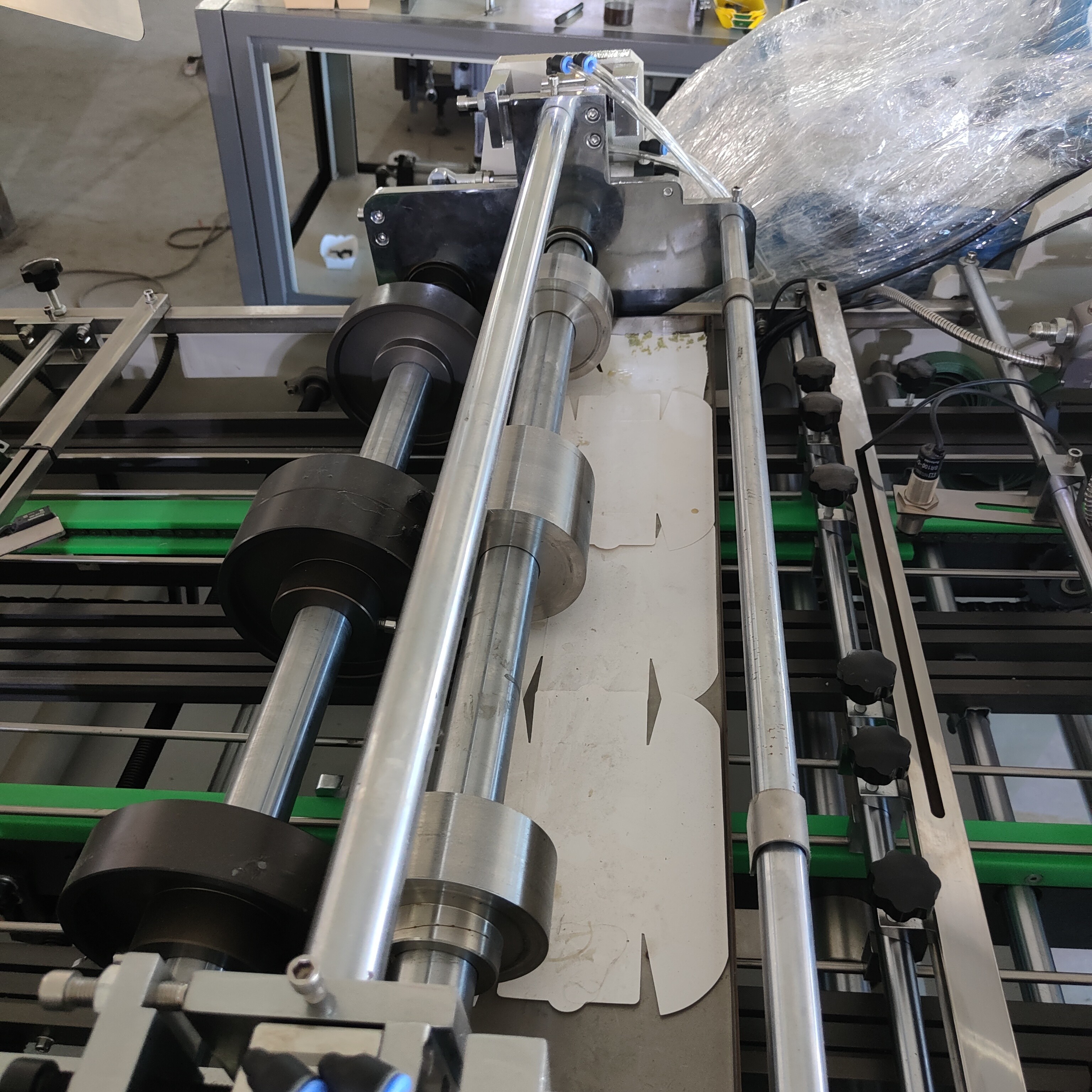 Non standard carton machine # decorative works # food carton # disposable lunch box # Hot-melt adhesive process