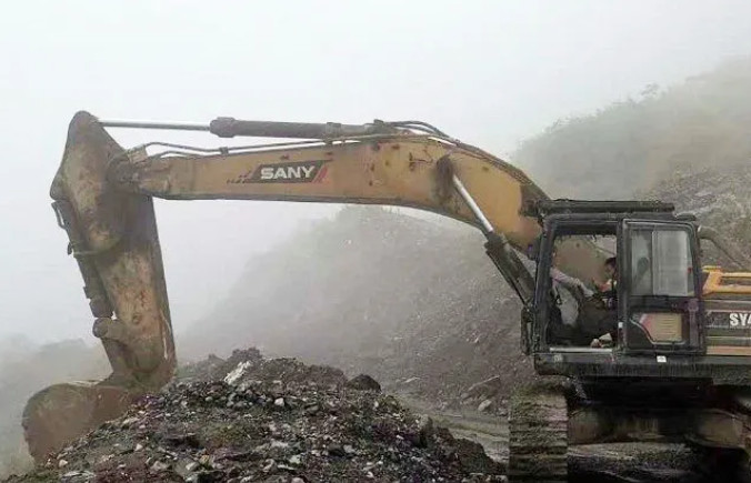 SANY SY135 Used Small Excavator 73kw Rated Power 0.6m3 Bucket Capacity 240L Large Fuel Tank