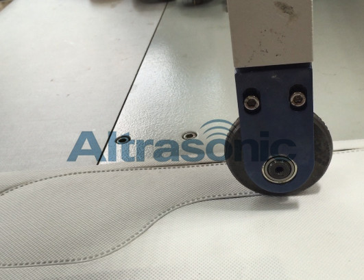 Roller Sewing Ultrasonic Cutting Machine for Natural Feather Processing