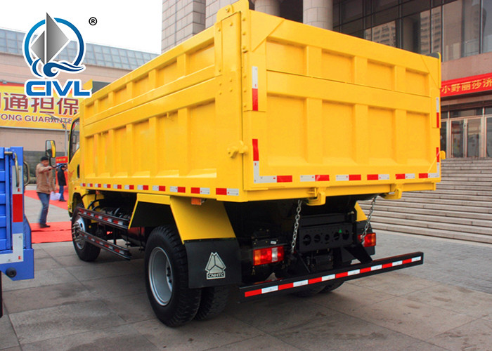 Yellow 10t Sinotruk Howo Light Dump Truck With Cummins Engine
