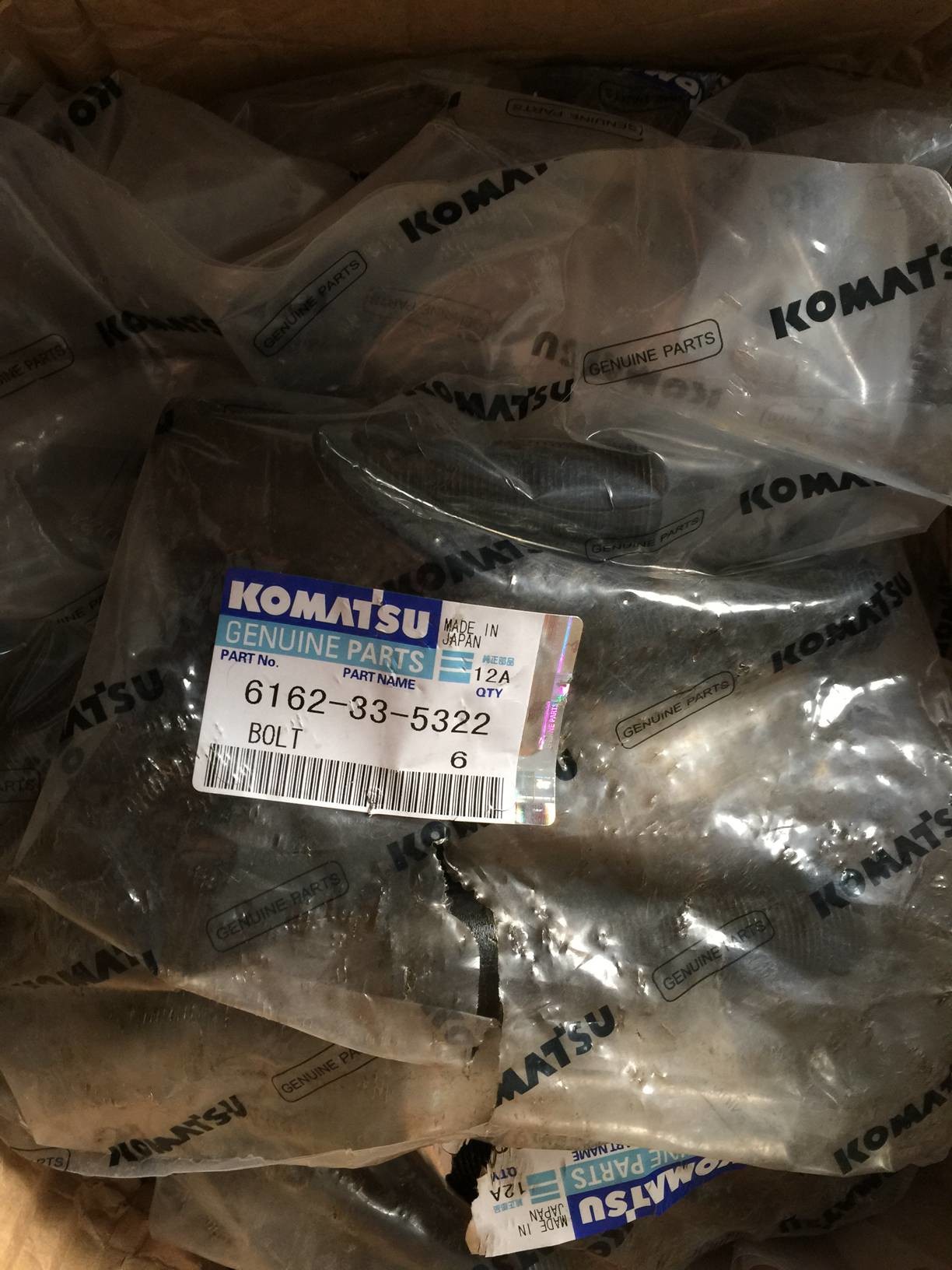 part No. : 6162-33-5322 bolt use for komatsu D155 D275 PC800-8 WA600 engine 6D140