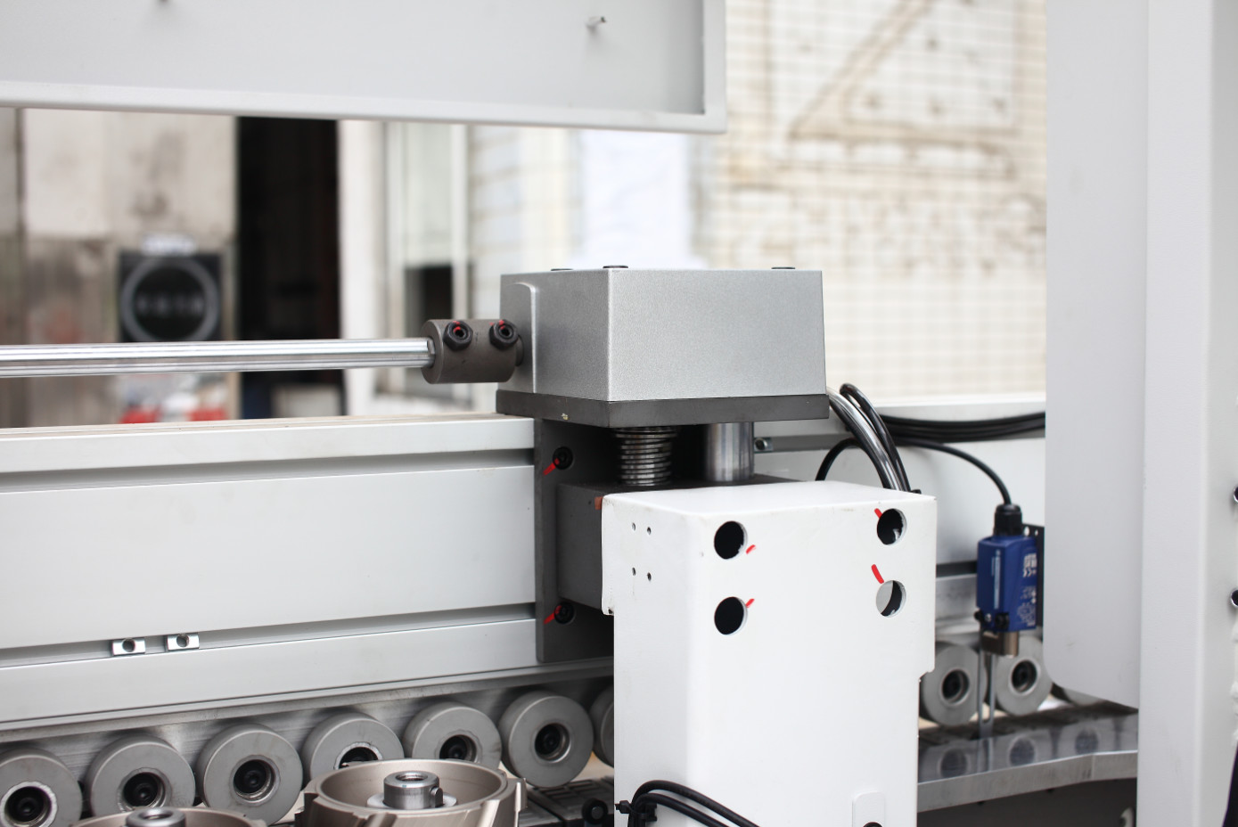 Linear Automatic Edge Banding Machine China Cabinet Edgebander