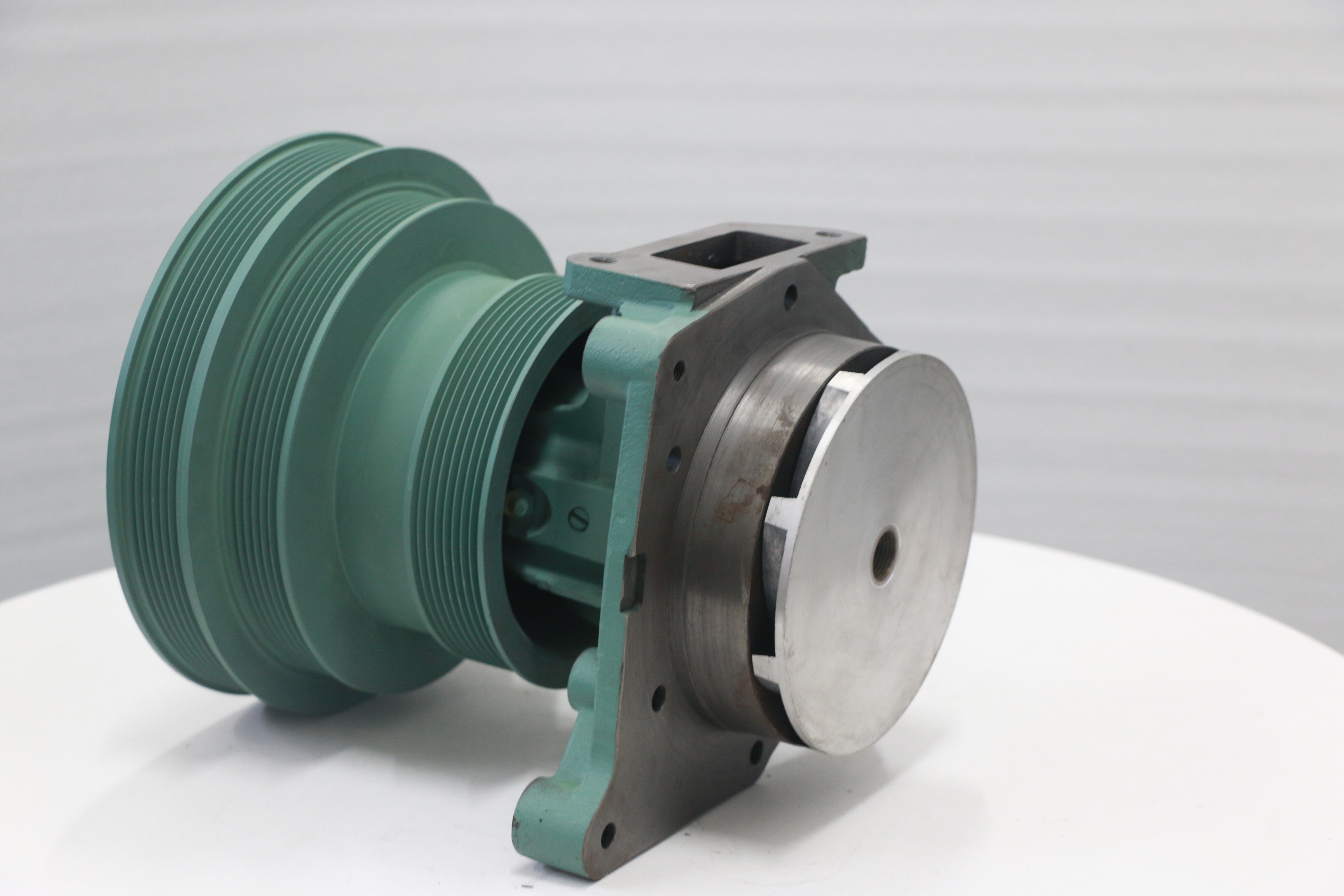Standard Size VG1500060051 SINOTRUK Water Pump Truck Diesel Engine Water Pump