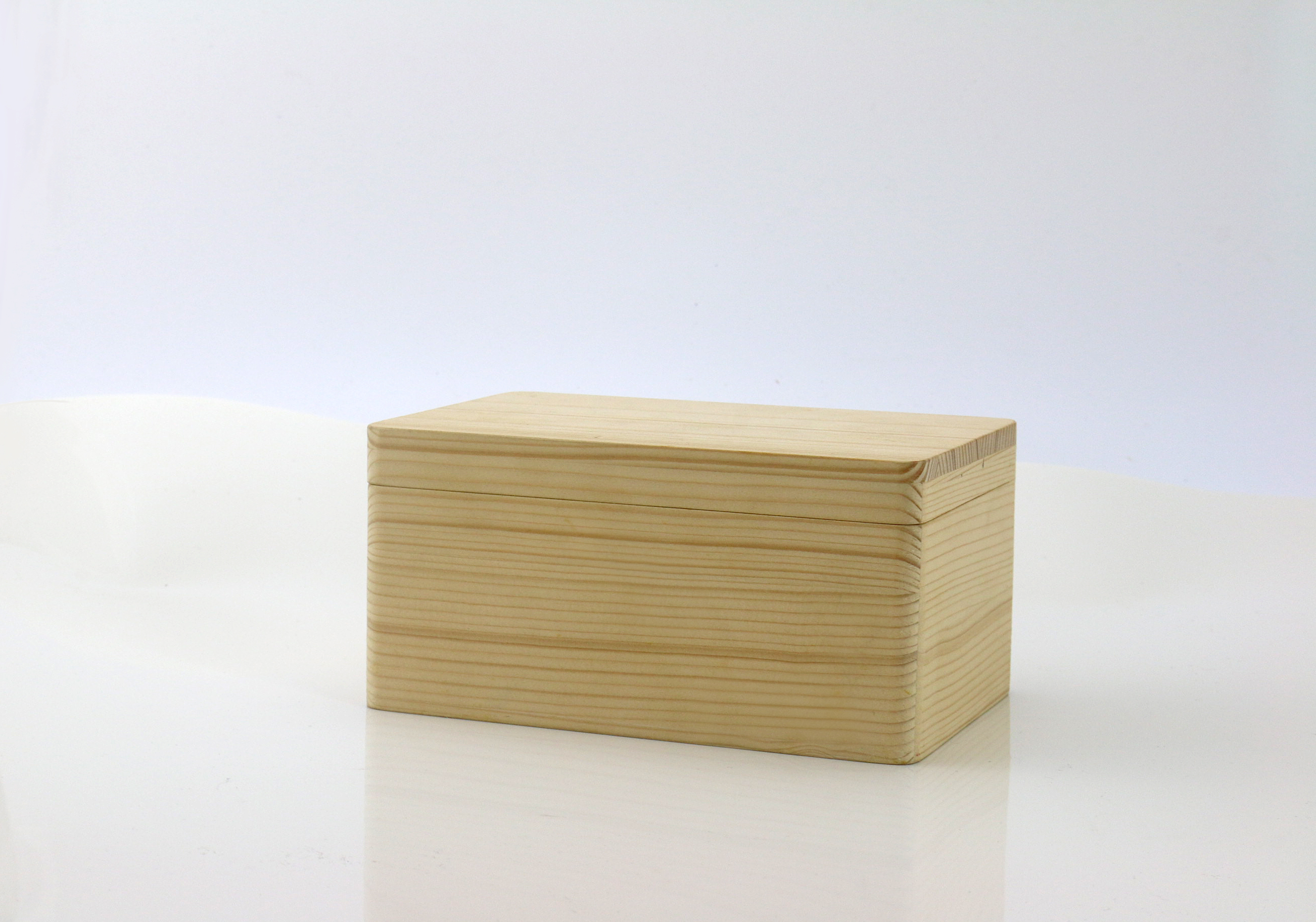 32 Holes Recyclable Aromatherapy Oil Storage Box Pine Wood Laser Engrave Gift Packing Box