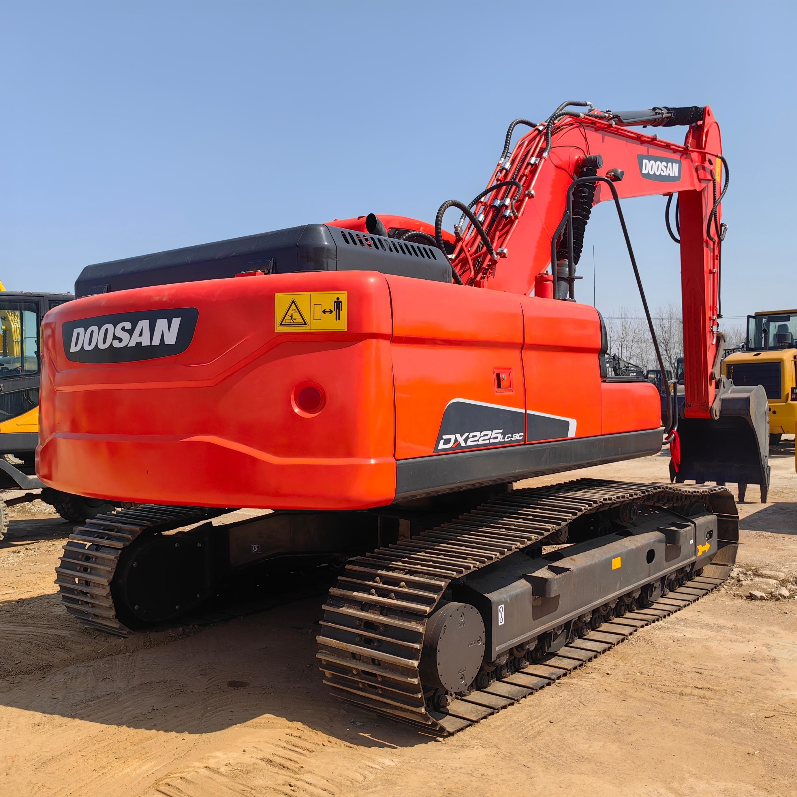 Korea Brand Doosan DX225 Used Excavator 22 Ton Crawler Hydraulic Digger with 1.28m³ Bucket Capacity