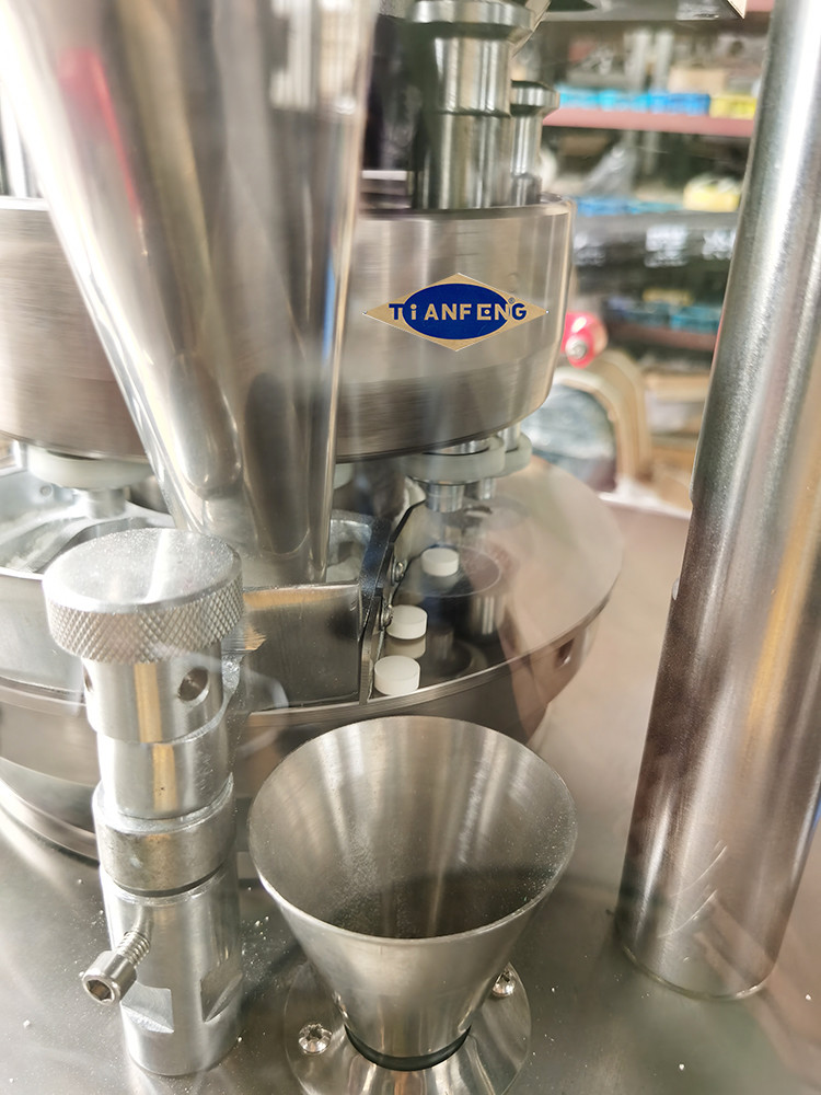 Lab Pharmaceutical Machine Rotary Tablet Press With 60KN Pressure Diameter 20mm