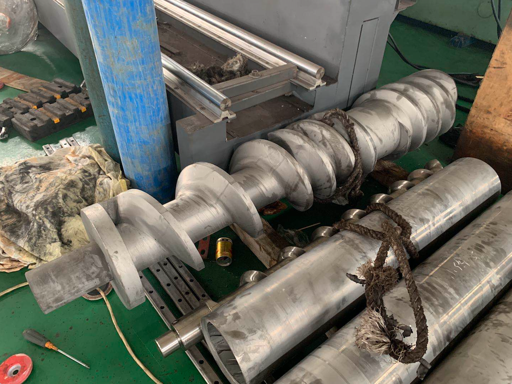 Waste Granulating Plastic Pelletizing Machine Squeezing HDPE Pelletizing Machine