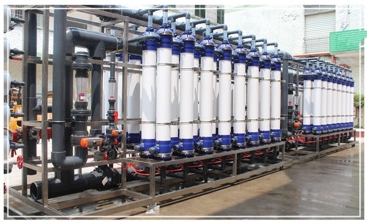 Anti Corrosion Plastic Seawater Desalination Equipment 110V / 220V / 380V 50hz Customized 55-65% Recovery Rate