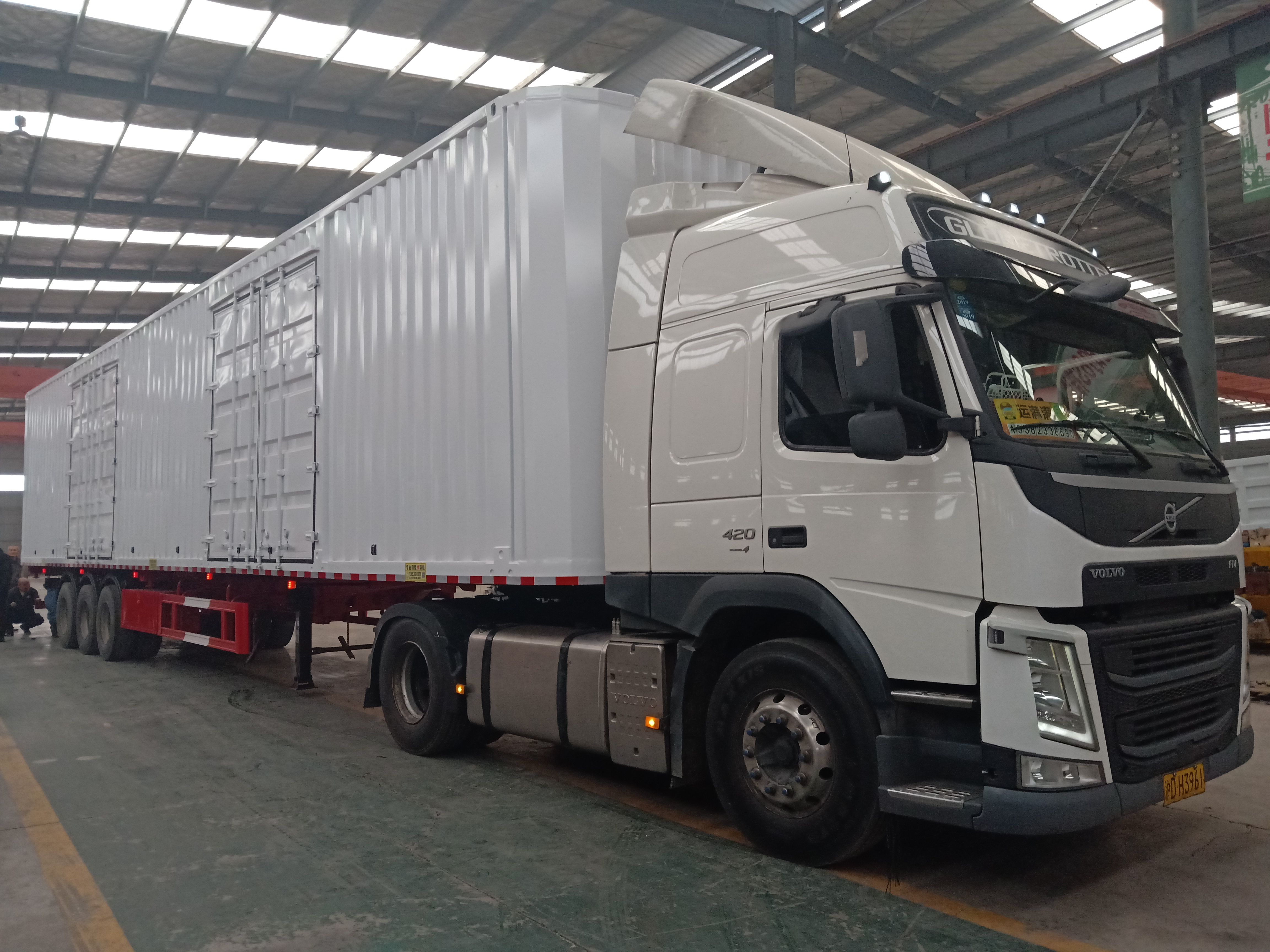 40 Tons Max Payload 13 Ton Axle Enclosed Dry Wing Van Semi Trailer for Express Logistics
