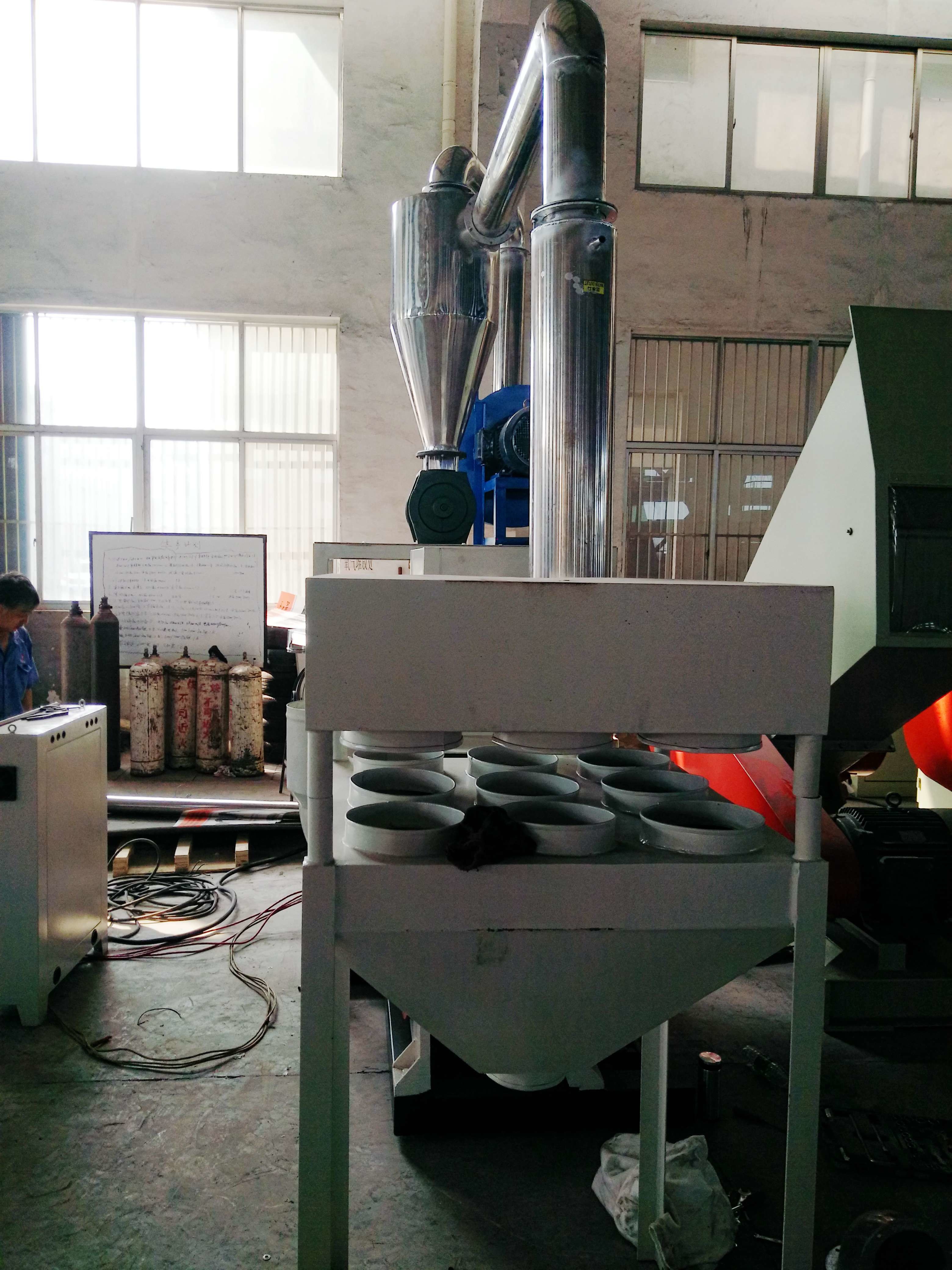 50HZ Plastic Pulverizer Machine For Powder Water Spray Cooling Fully Sealed