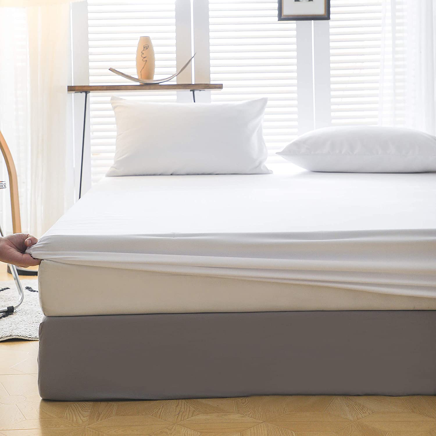 Full Size Microfiber Fitted Sheet with 200TC Thread Count and Deep Mattress Pockets