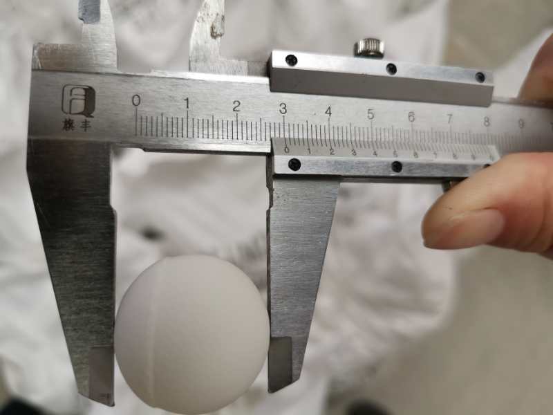International Standard SiC Content Ceramic Grinding Ball for Ceramic Ball Mill in Henan