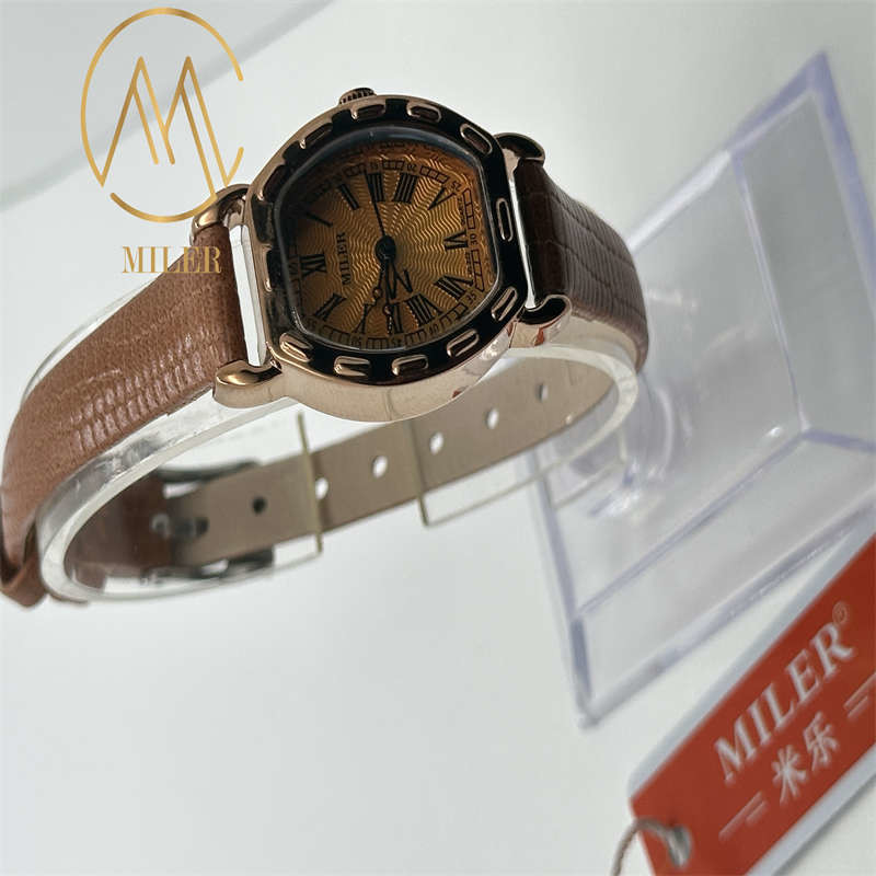 Modern Leather Strap Quartz Wrist Watch With 30 Meters Water Resistance
