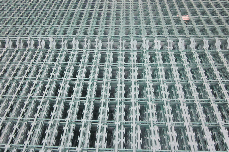 Diamond Opening Razor Barbed Wire Mesh Fence For Factory Or Prison