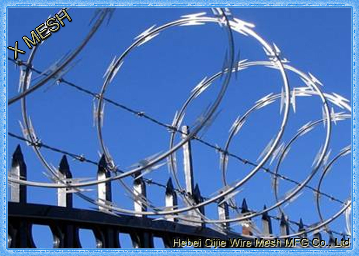 Hot Dipped Galvanized BTO22 Razor Wire Builds Better Security Barrier Fencing