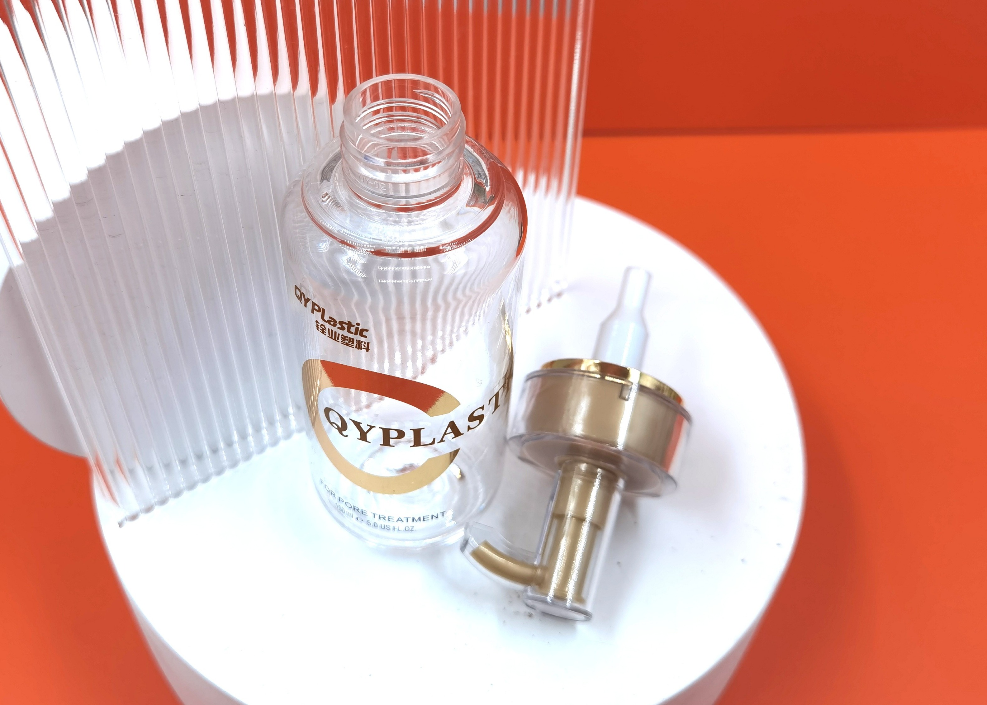 Fashion Moisturizer Plastic Cosmetic Bottles Gold Hot Stamping 100ml 150ml Acrylic Pump