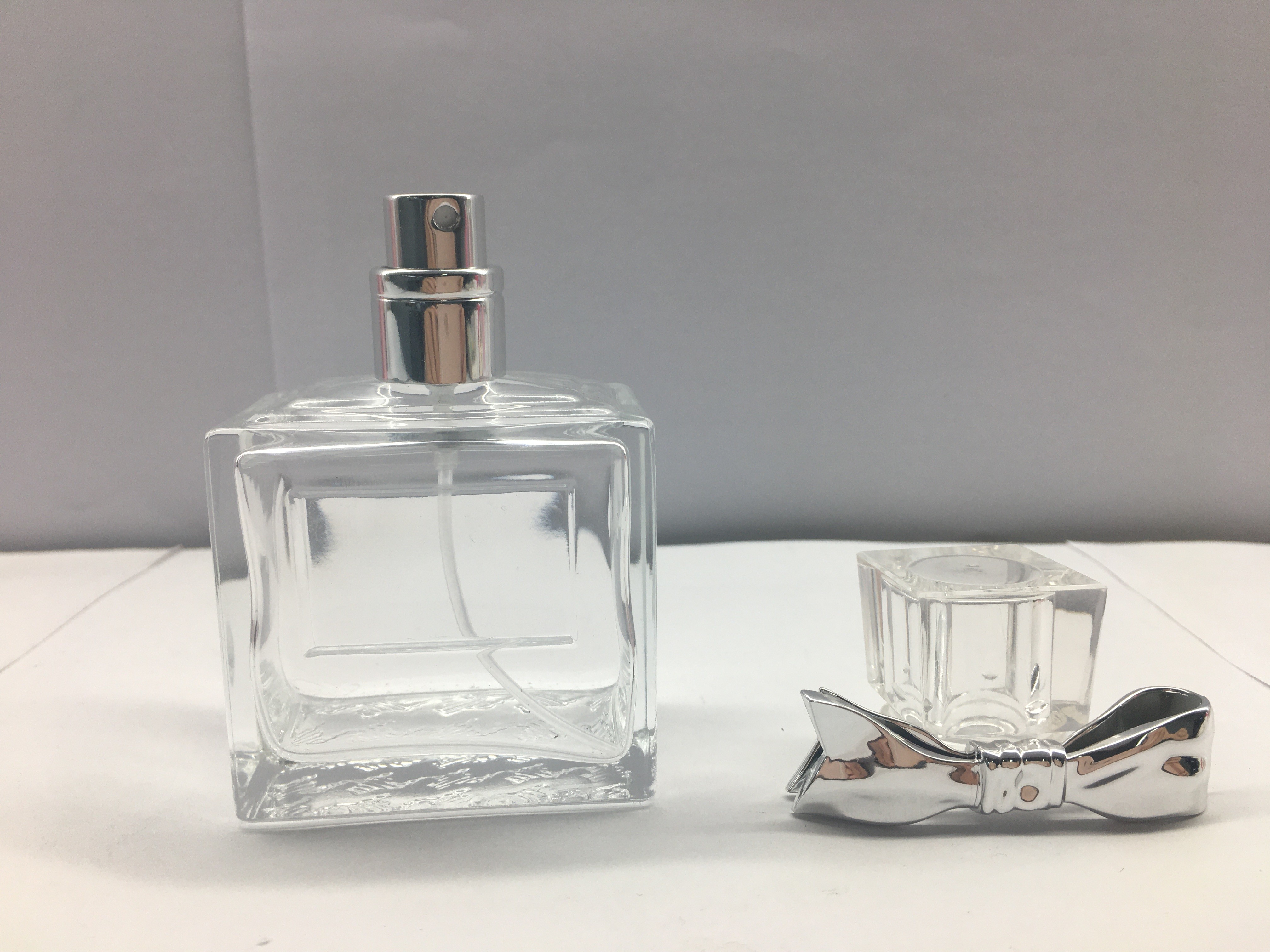 50ml luxury empty perfume bottles With Ribbon Decoration Cap