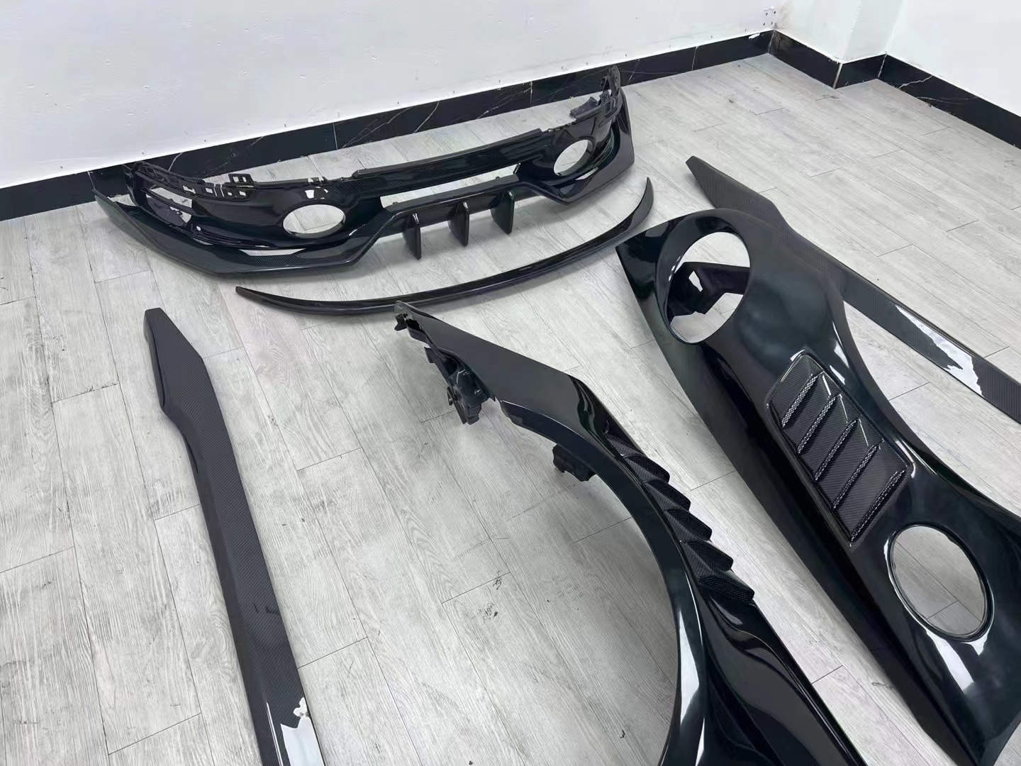 for Porsche 992 Carbon fiber Body Kit 992 Carbon fiber front lip diffuser side skirt spoiler hood fender