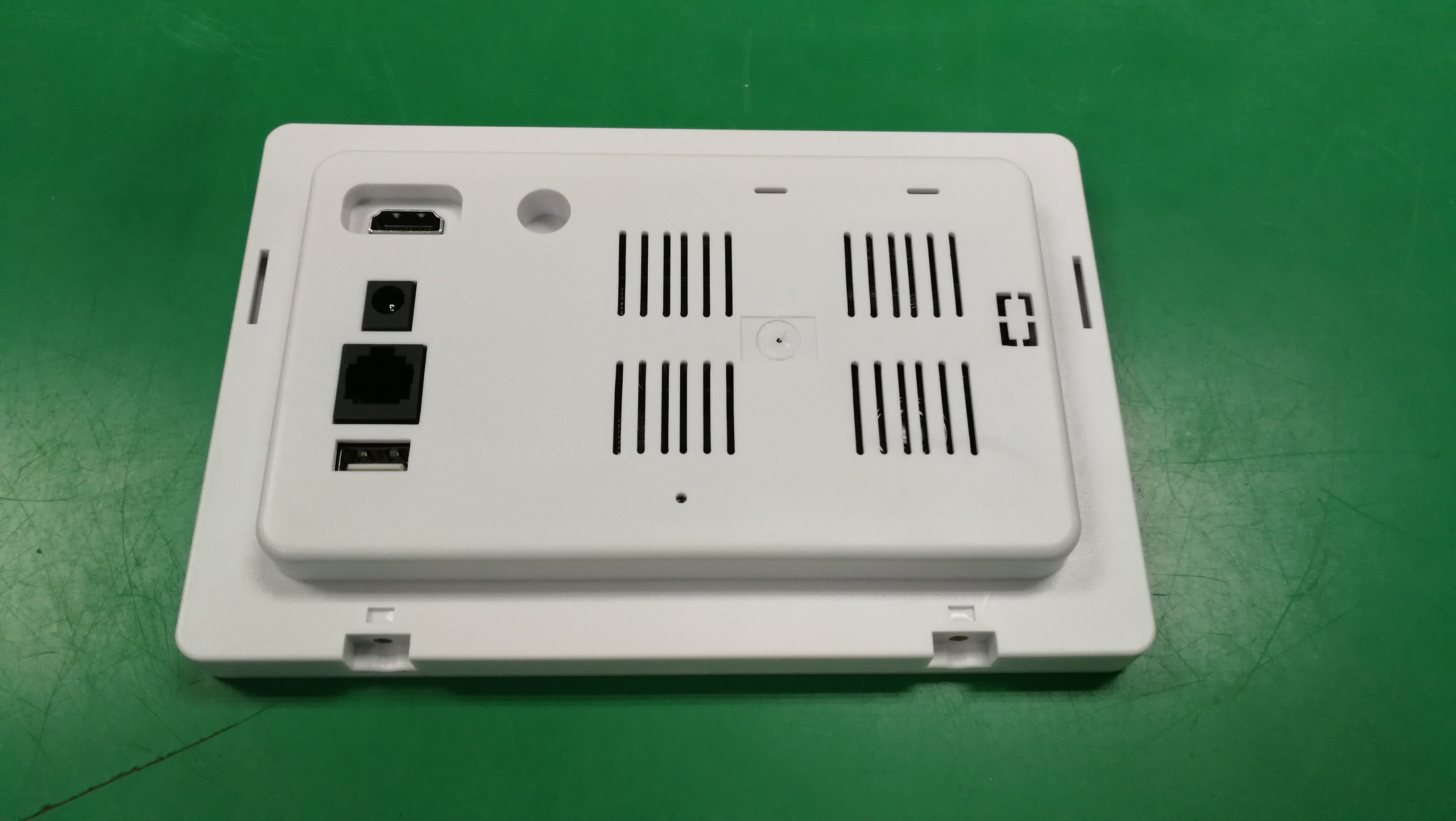 White Color Integrated Android Rooted Touch Displays 7 Inch POE Wall Mount Bracket