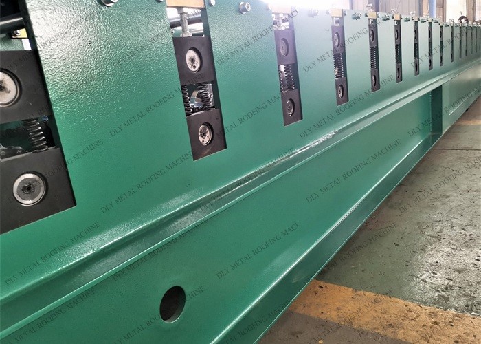 Hydraulic Cutting 40ft Sheet Metal Profiling Machine Cr12 Roof Making Machine
