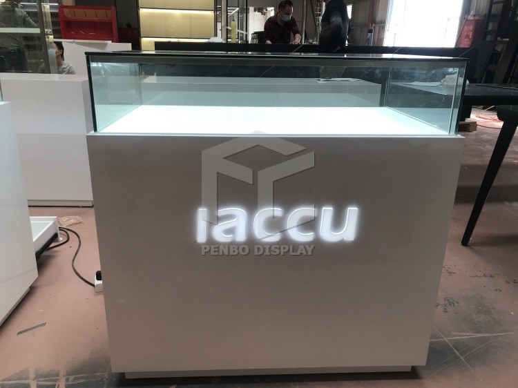 T4 Light Cell Phone Kiosk Showcase