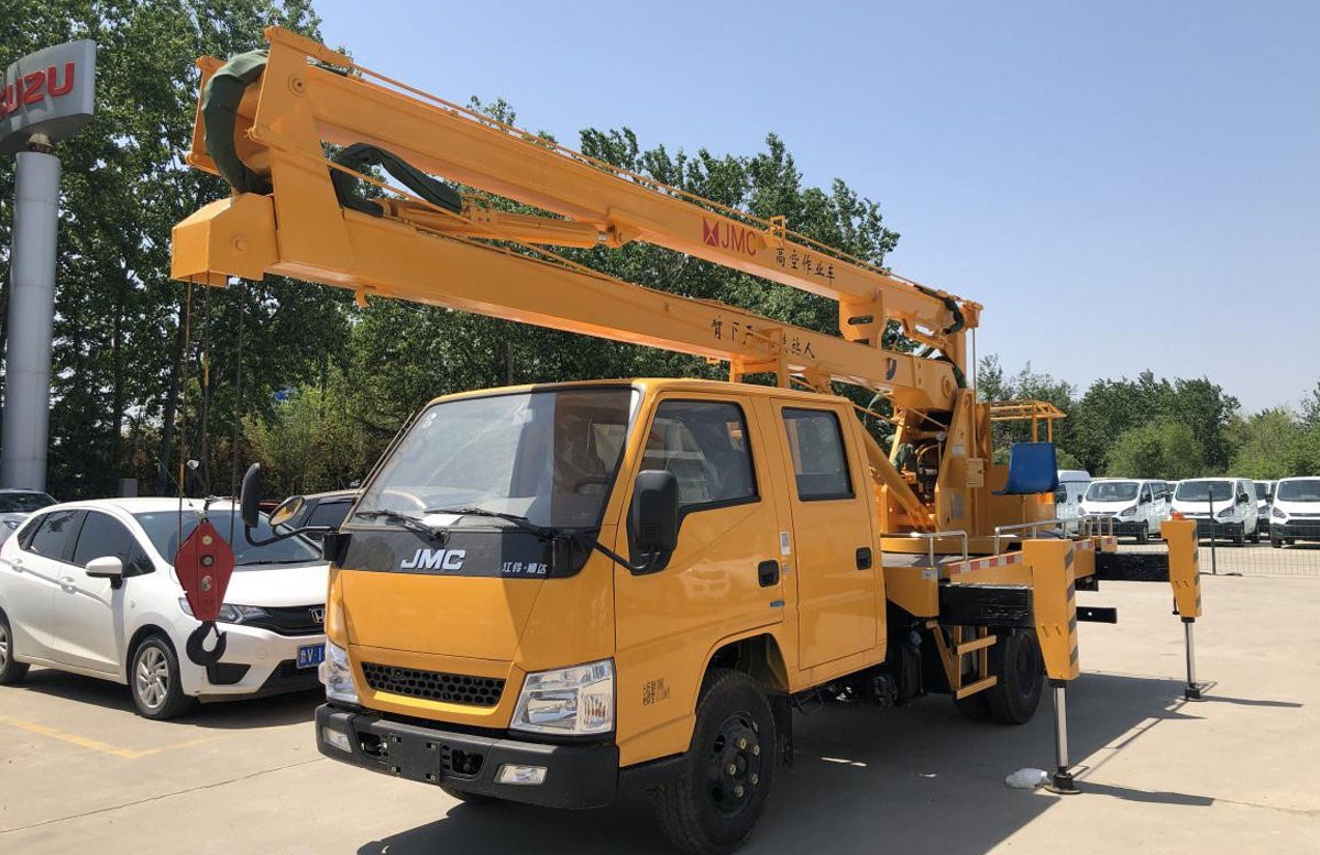 20 Meter Aerial Work Vehicle That Can Be Lifted , Hoisted , Pulled And Operated